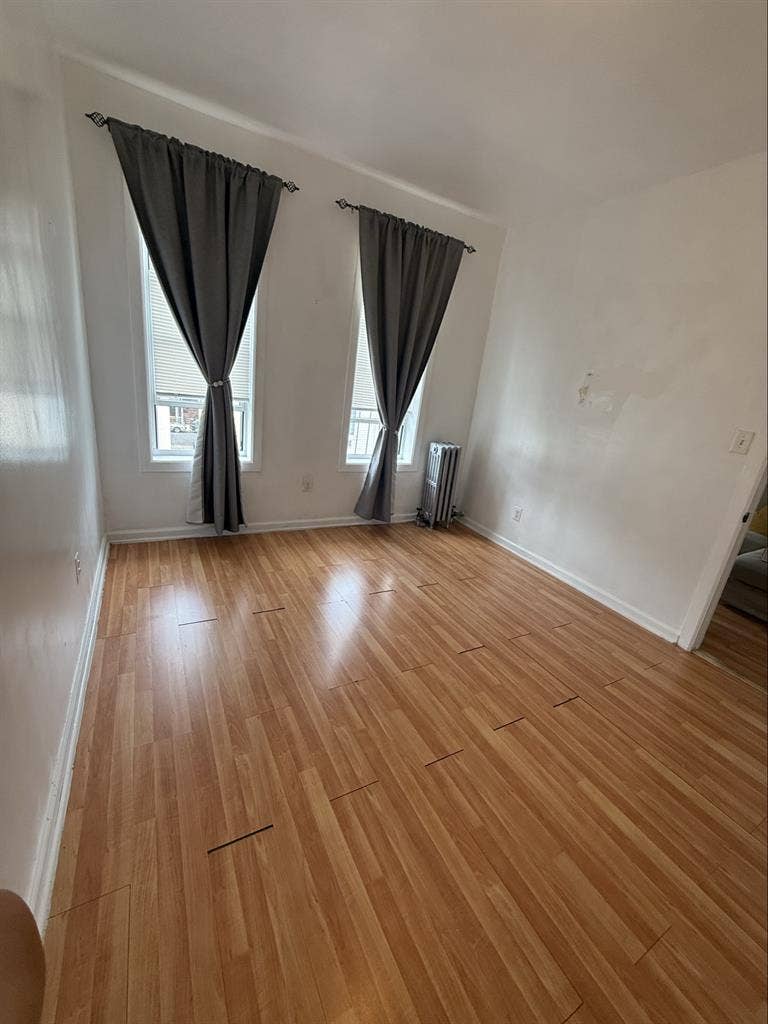 Looking for a female roommate