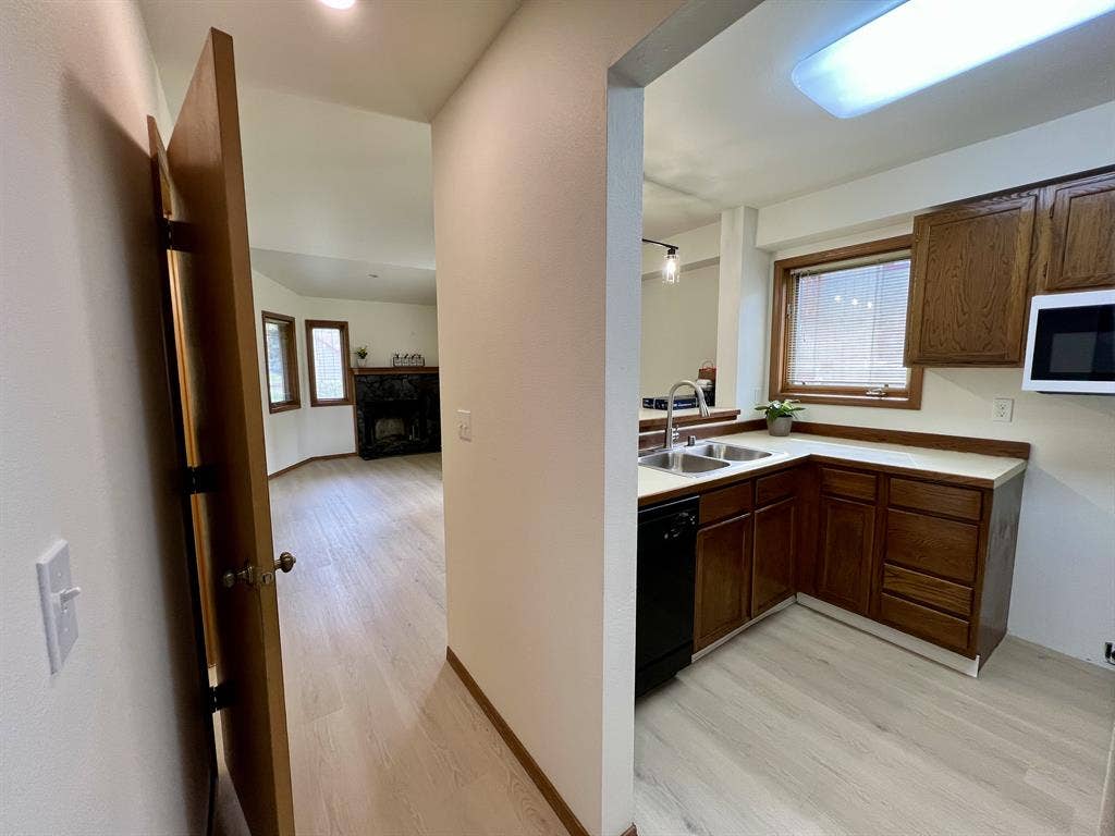 End-Unit Townhouse Independence Pk