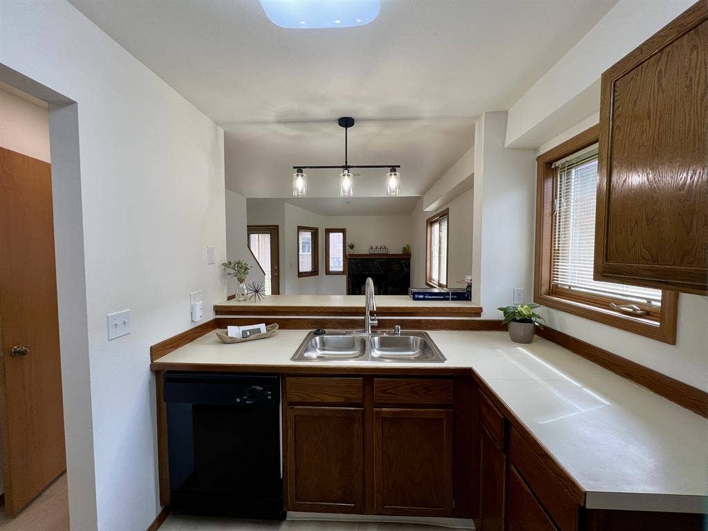 End-Unit Townhouse Independence Pk
