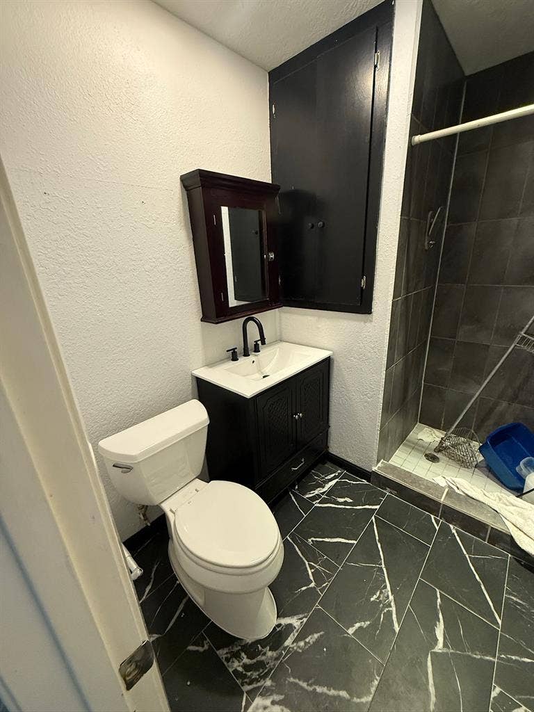 Master Rm Private bath bills paid