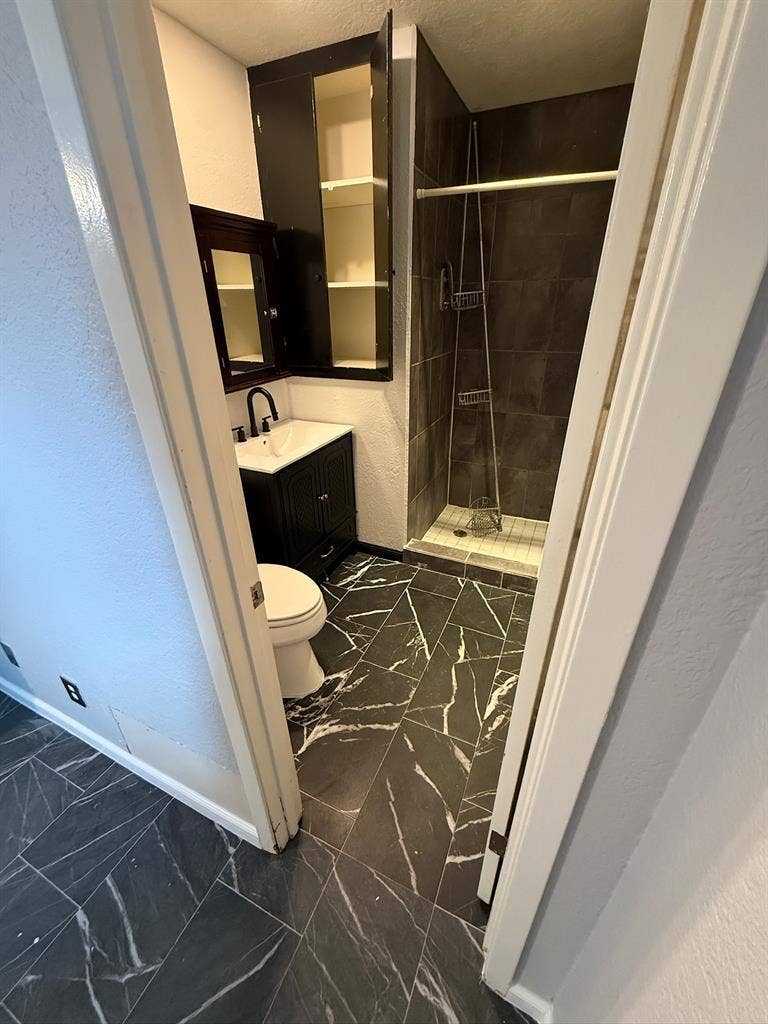 Master Rm Private bath bills paid