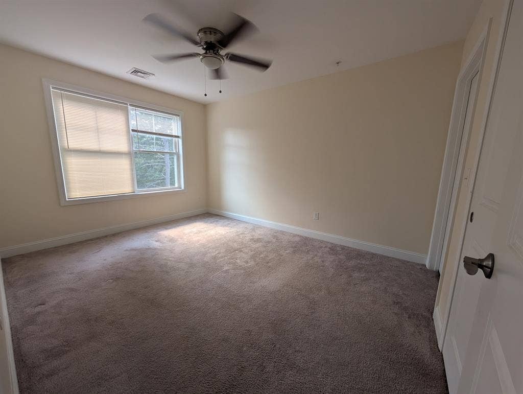 Roommate Needed in Londonderry, NH