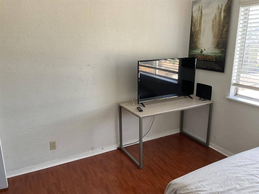 Los Angeles room for rent with view