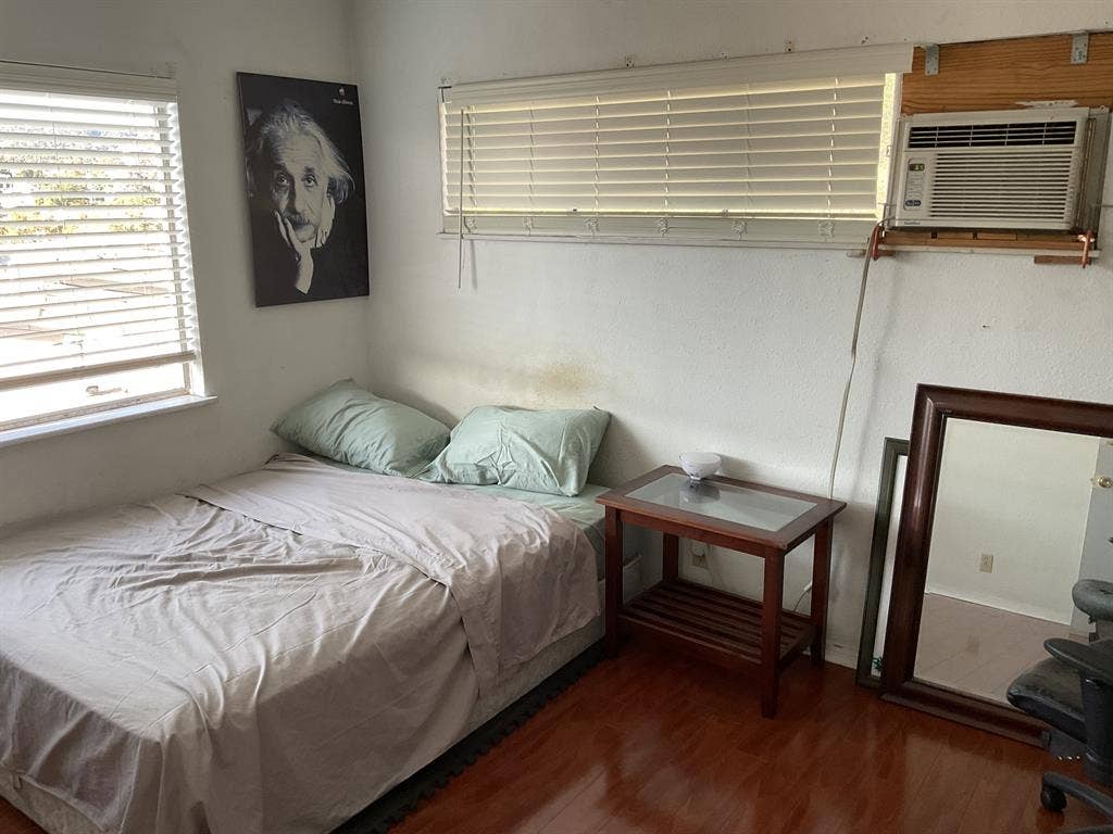 Los Angeles room for rent with view
