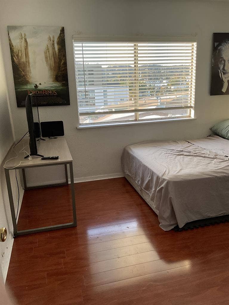 Los Angeles room for rent with view