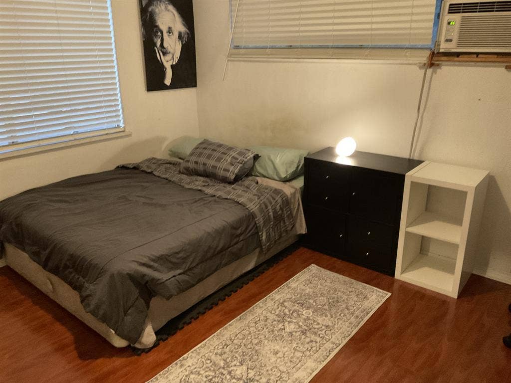 Los Angeles room for rent with view