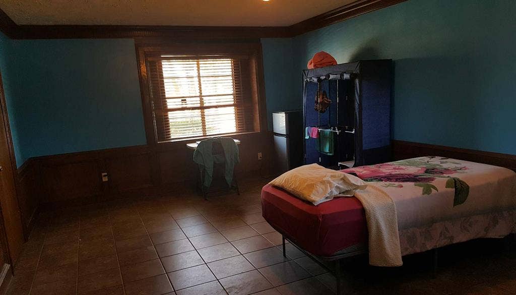 Large room N Houston $550 bills inc