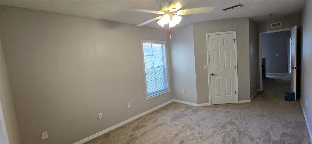Large bedroom for $900