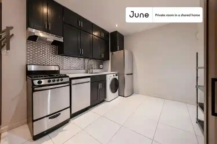 6 BR in New York City