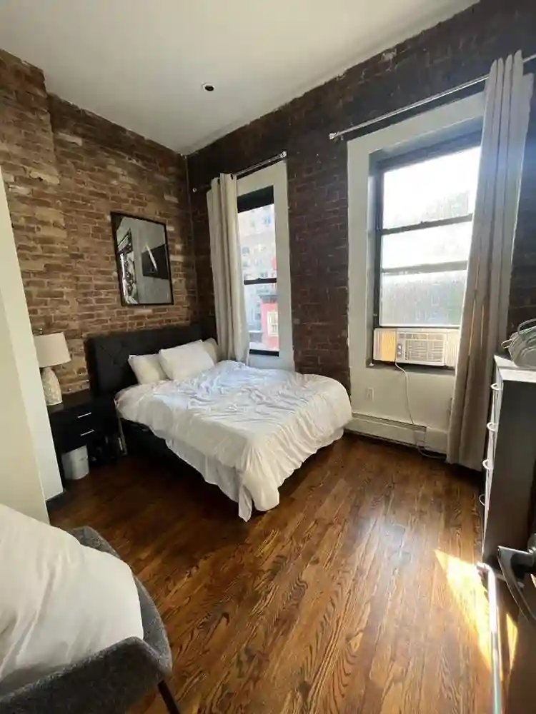 Spacious Sunny UES Room