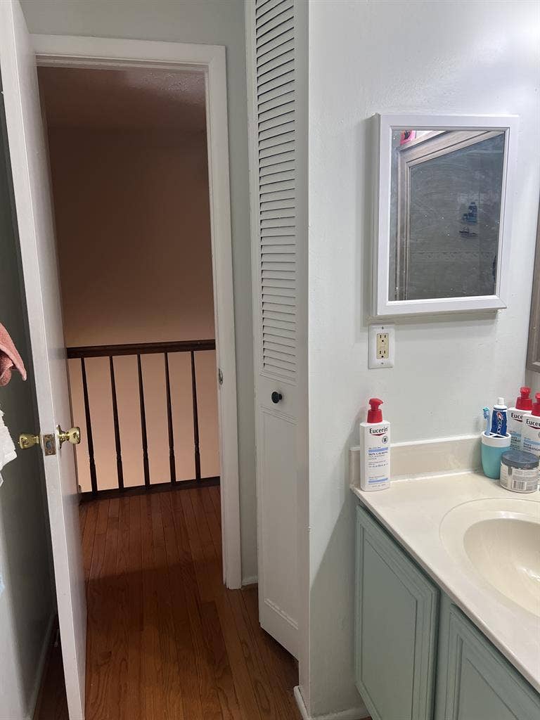 Ellicott City Townhouse Room