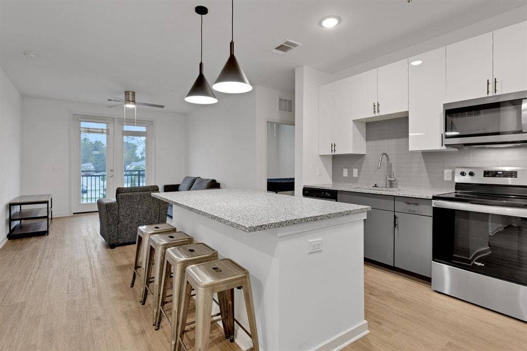 Sublet 1/1 at R1se34
