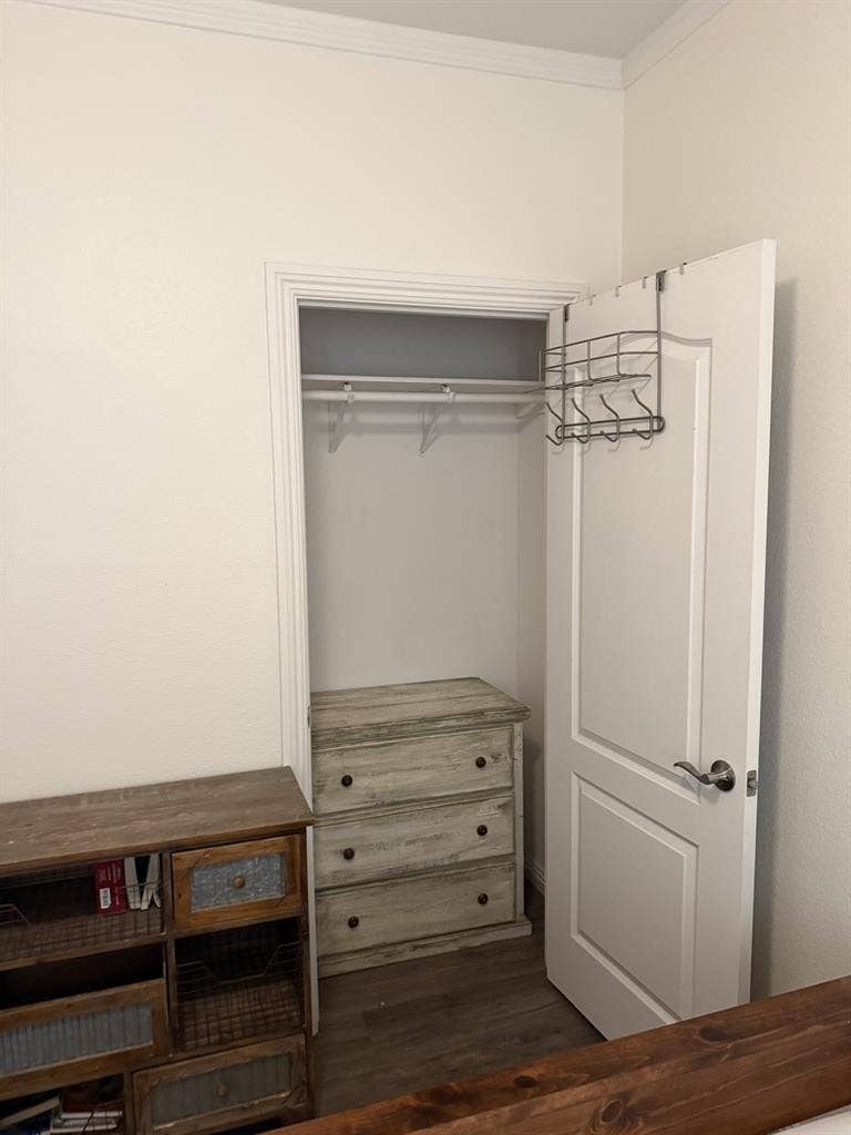 2 rooms for rent, female only