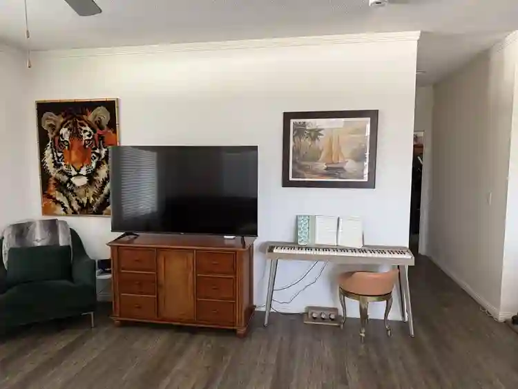 2 rooms for rent, female only
