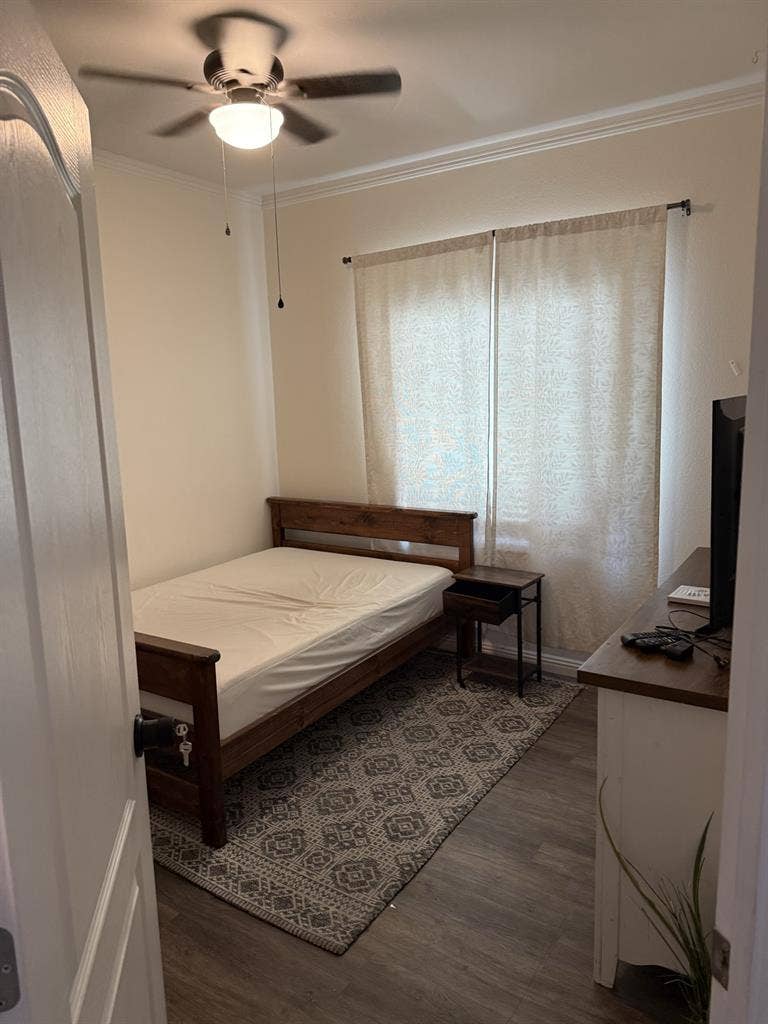 2 rooms for rent, female only