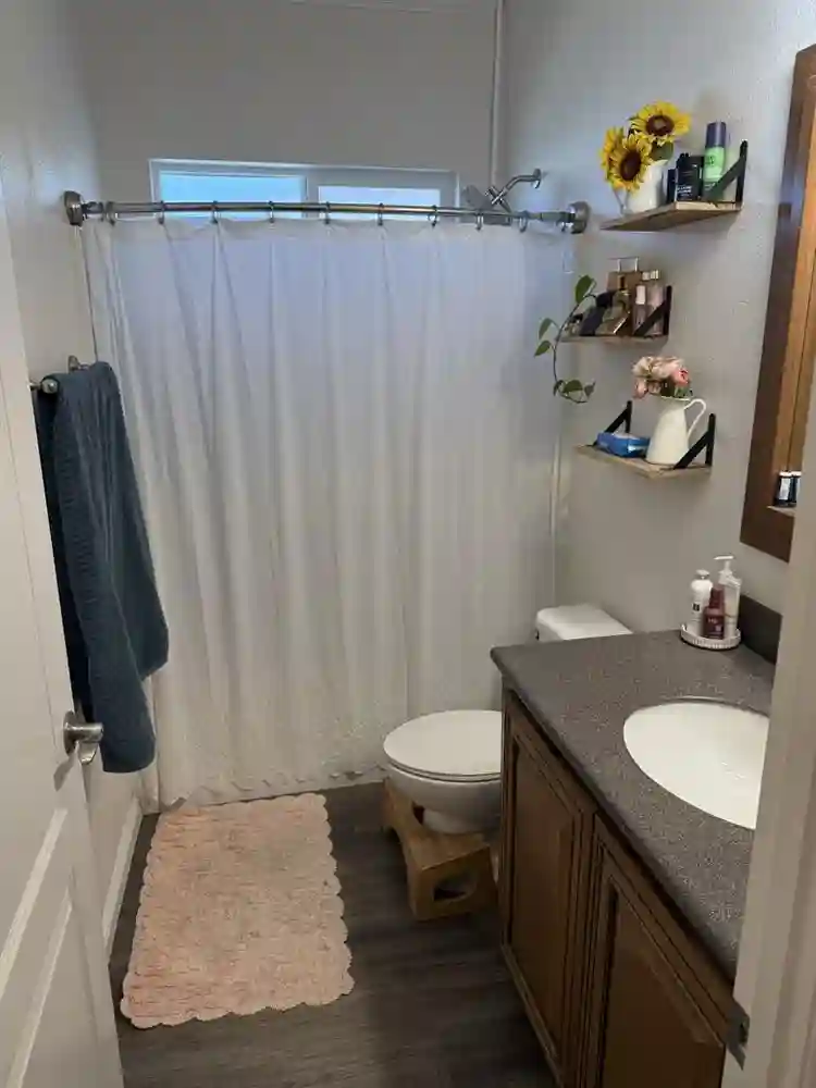 2 rooms for rent, female only