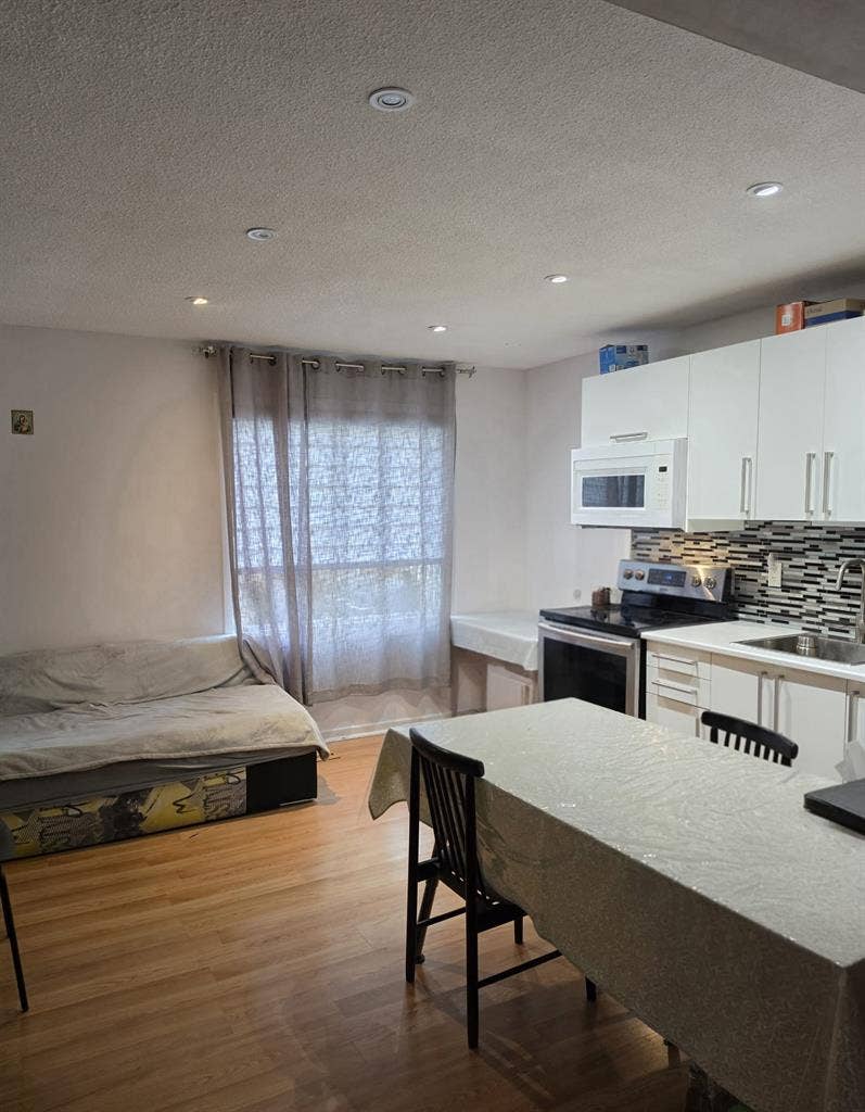 1 bdrm on Steeles Dufferin Toronto