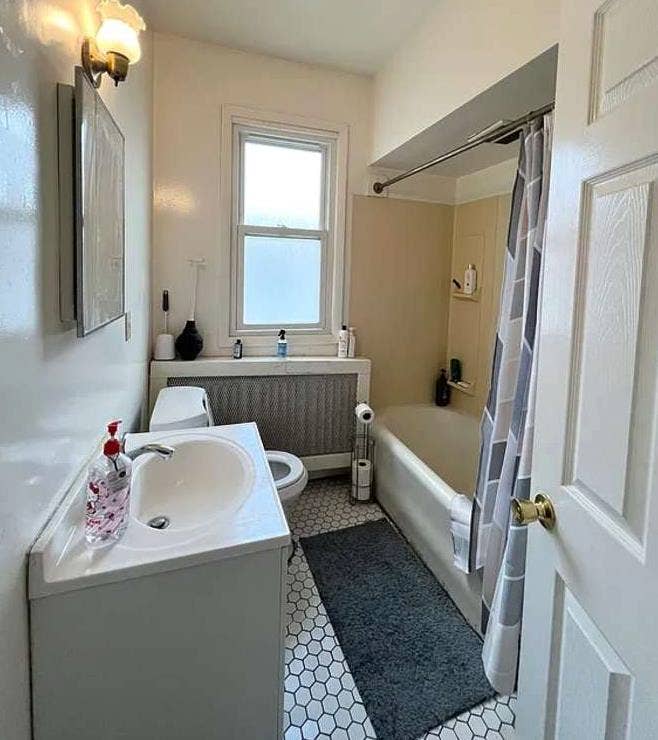 Room 4 rent on New Scotland Ave