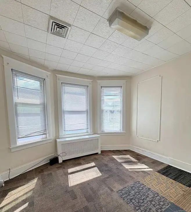 Room 4 rent on New Scotland Ave
