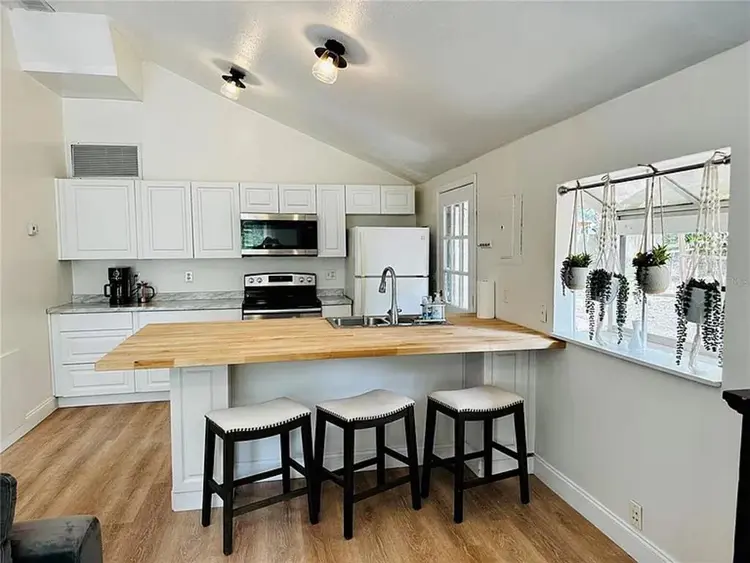 Beautiful 1bed - Move-in Ready