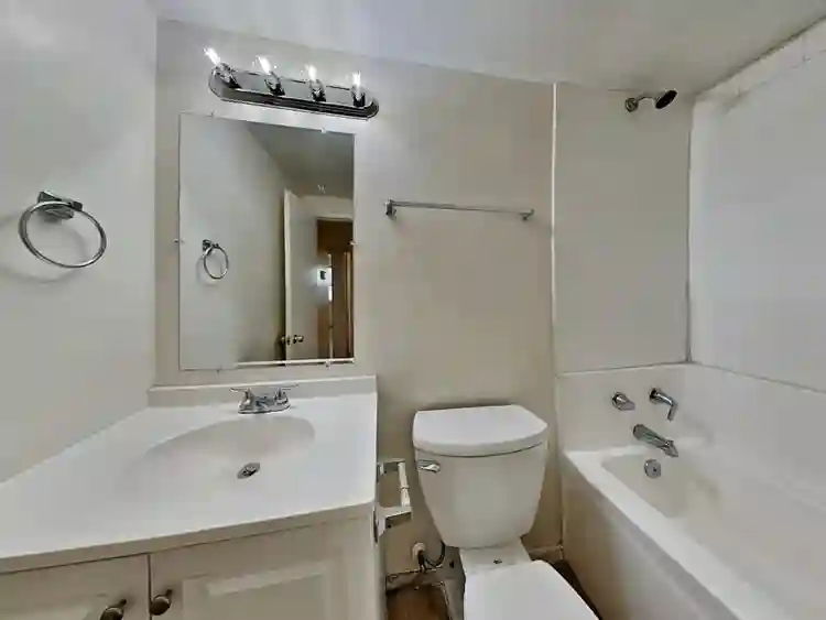 Quiet Private Room with Bath