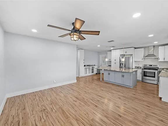 ROOMATES NEEDED