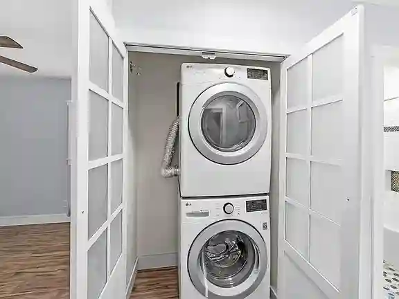 ROOMATES NEEDED