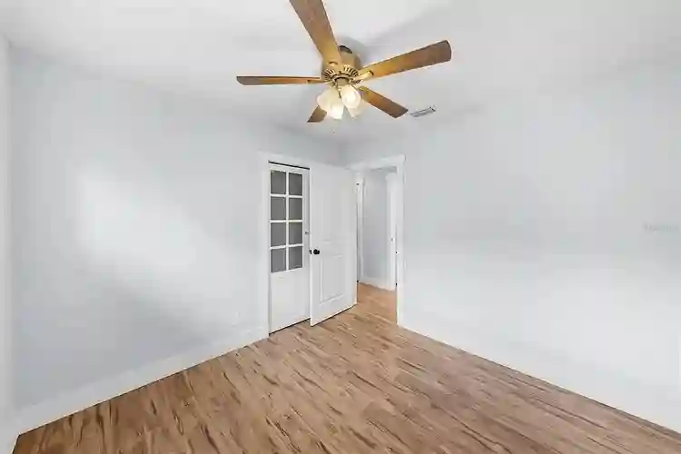 ROOMATES NEEDED