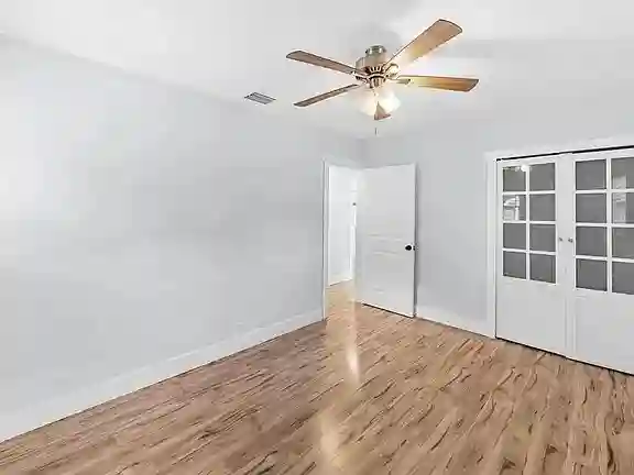 ROOMATES NEEDED