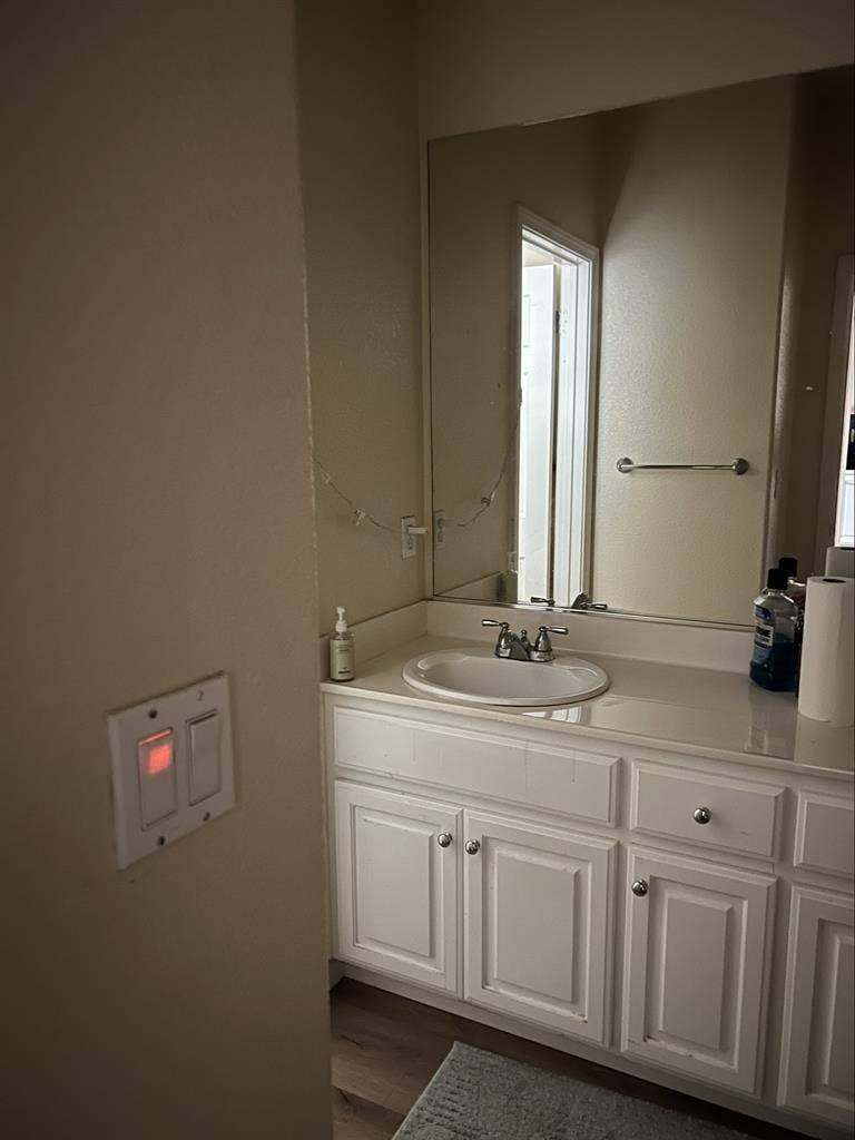 Looking for a roommate. Hayward