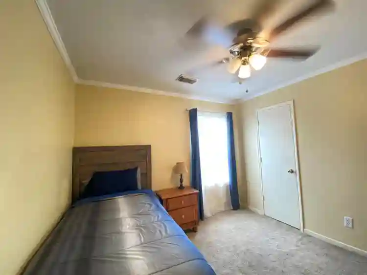 $750 Furnished Room in Cypress