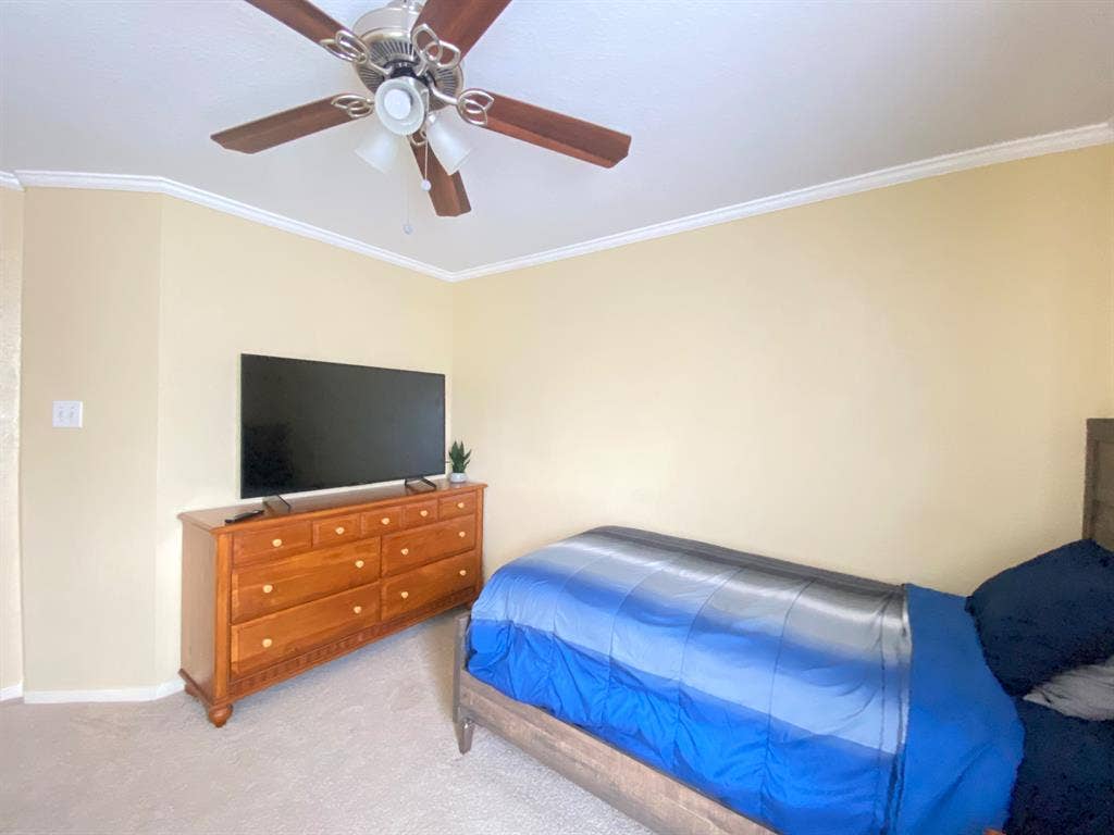 $750 Furnished Room in Cypress