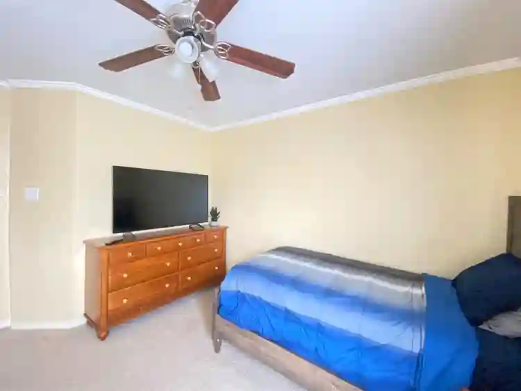 $750 Furnished Room in Cypress