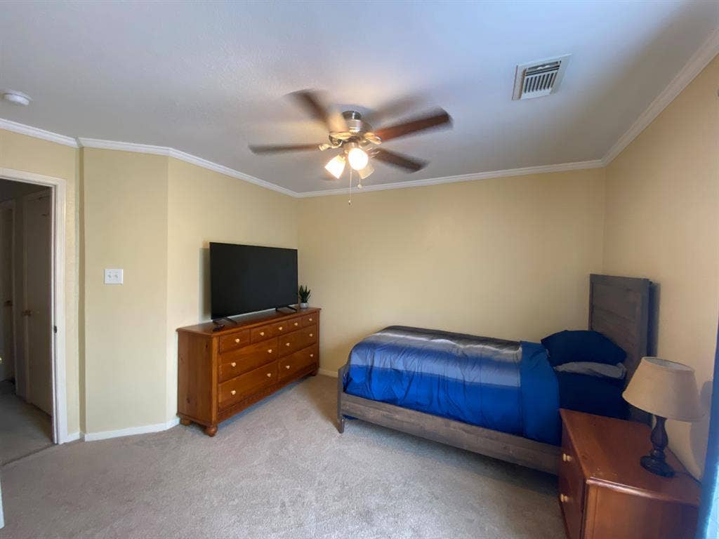 $750 Furnished Room in Cypress