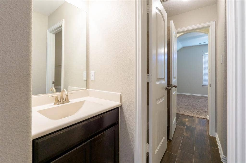 4 BR in Haslet