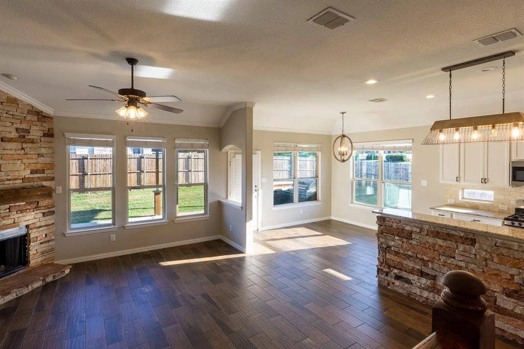 4 BR in Haslet