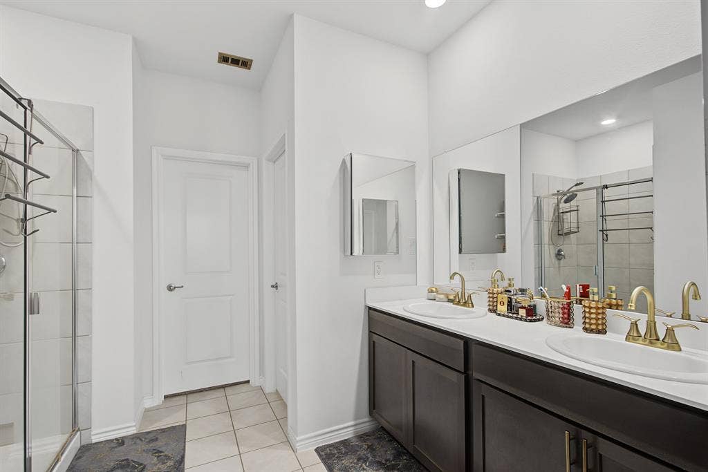 4 BR in Princeton