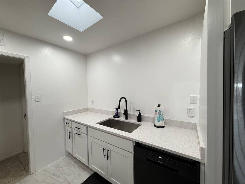 Furnished rooms for rent!!!