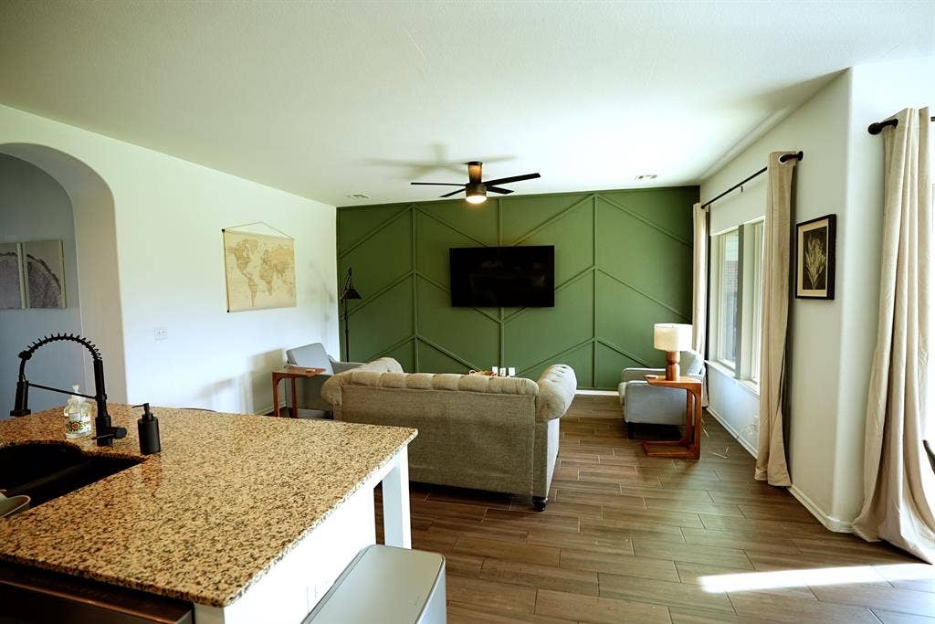 Furn. Room for Rent Utilities Inc.
