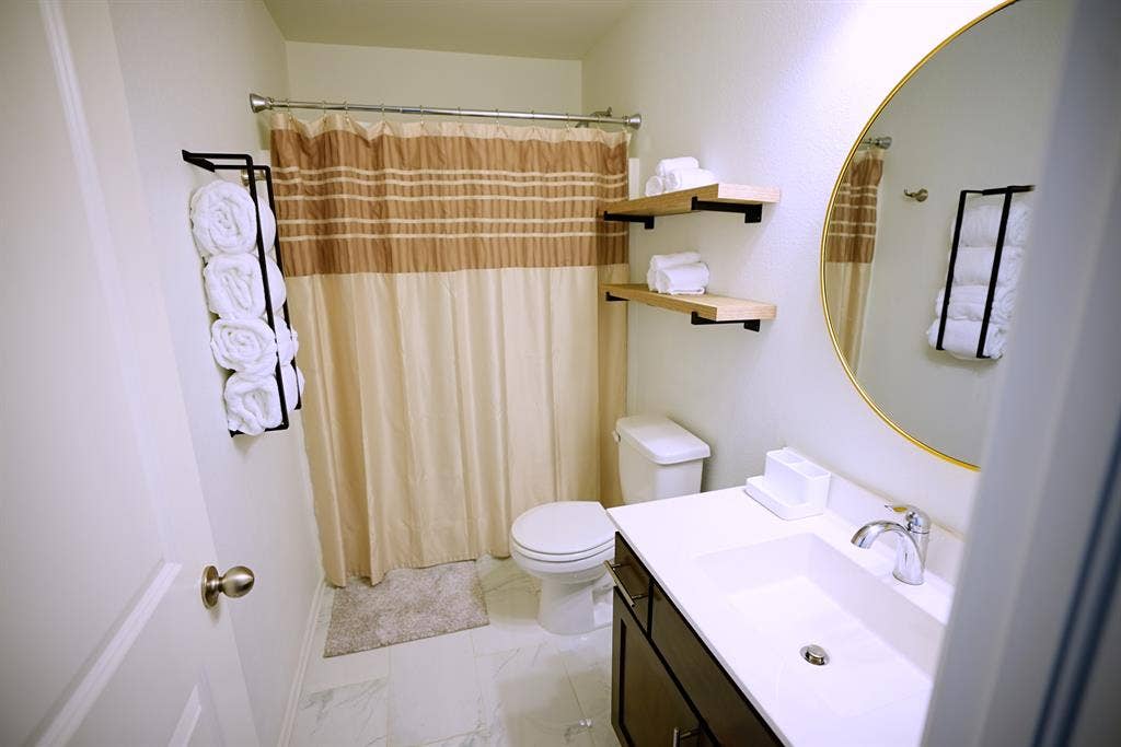 Furn. Room for Rent Utilities Inc.