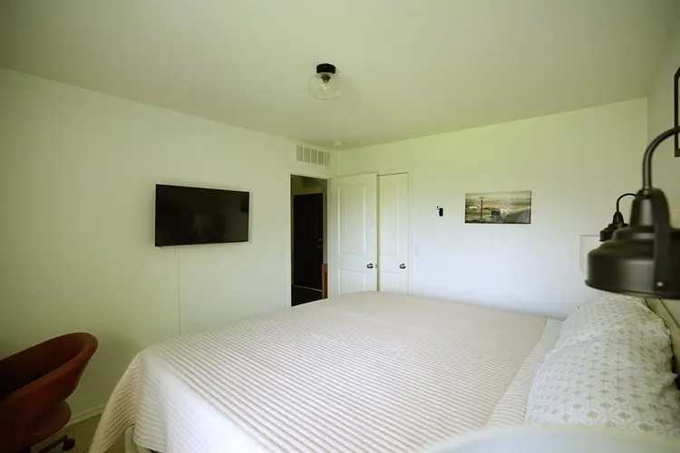 Furn. Room for Rent Utilities Inc.