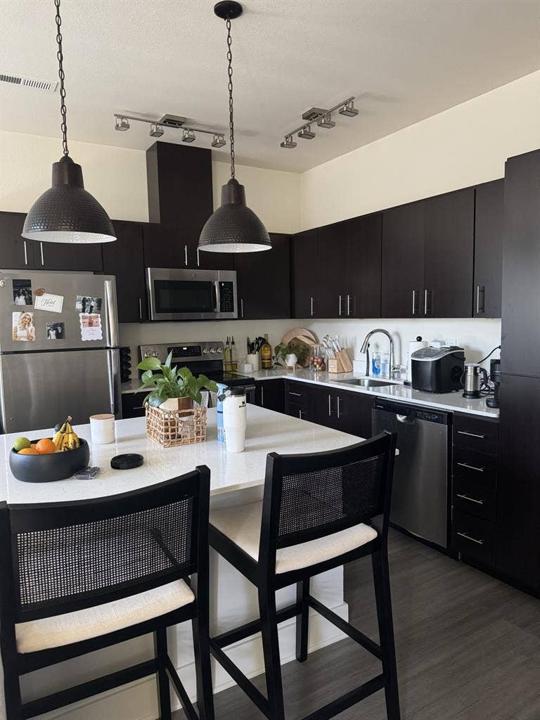 ROOMMATE NW REDMOND WANTED $900