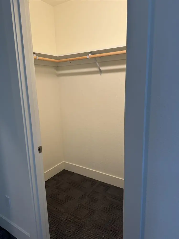 ROOMMATE NW REDMOND WANTED $900