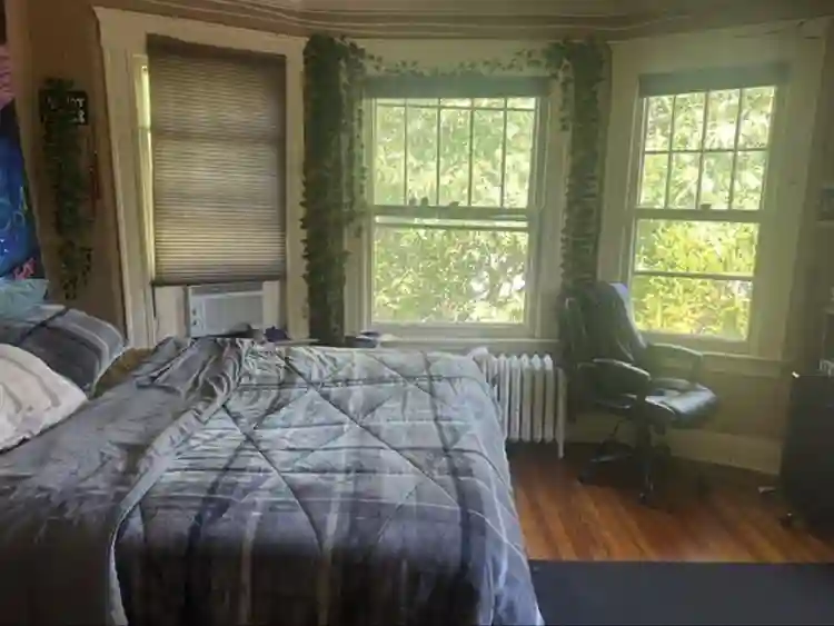 Large room available in LGBT+ home