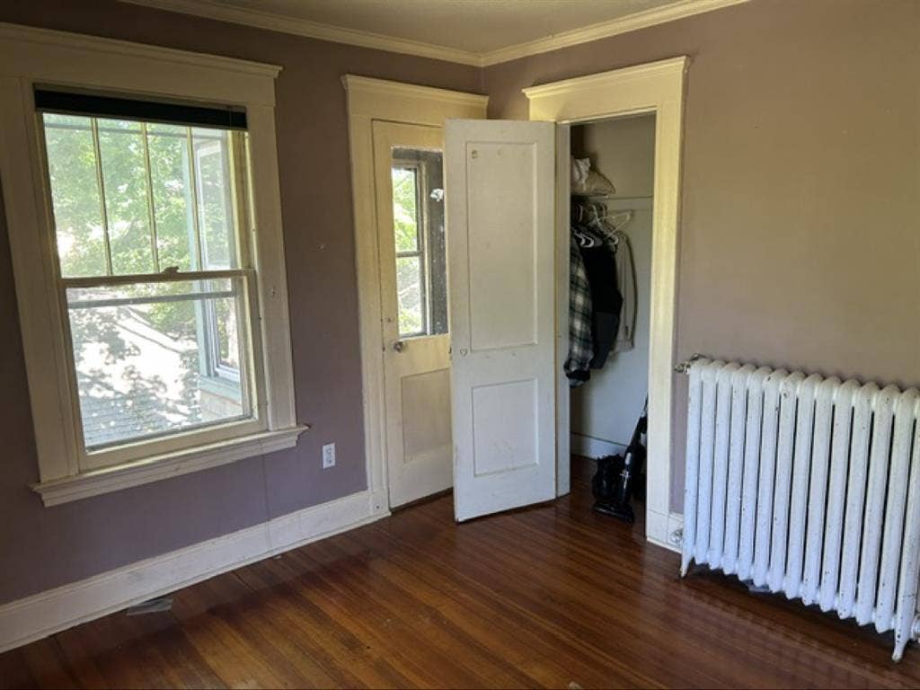 Large room available in LGBT+ home