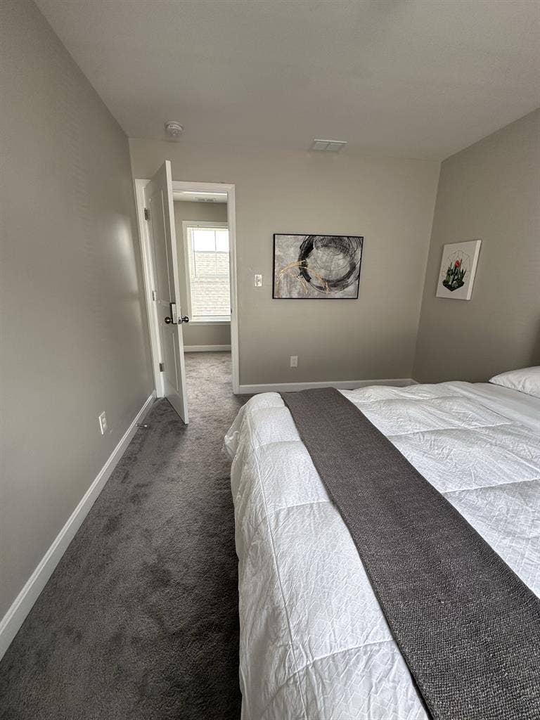 Roommate Want