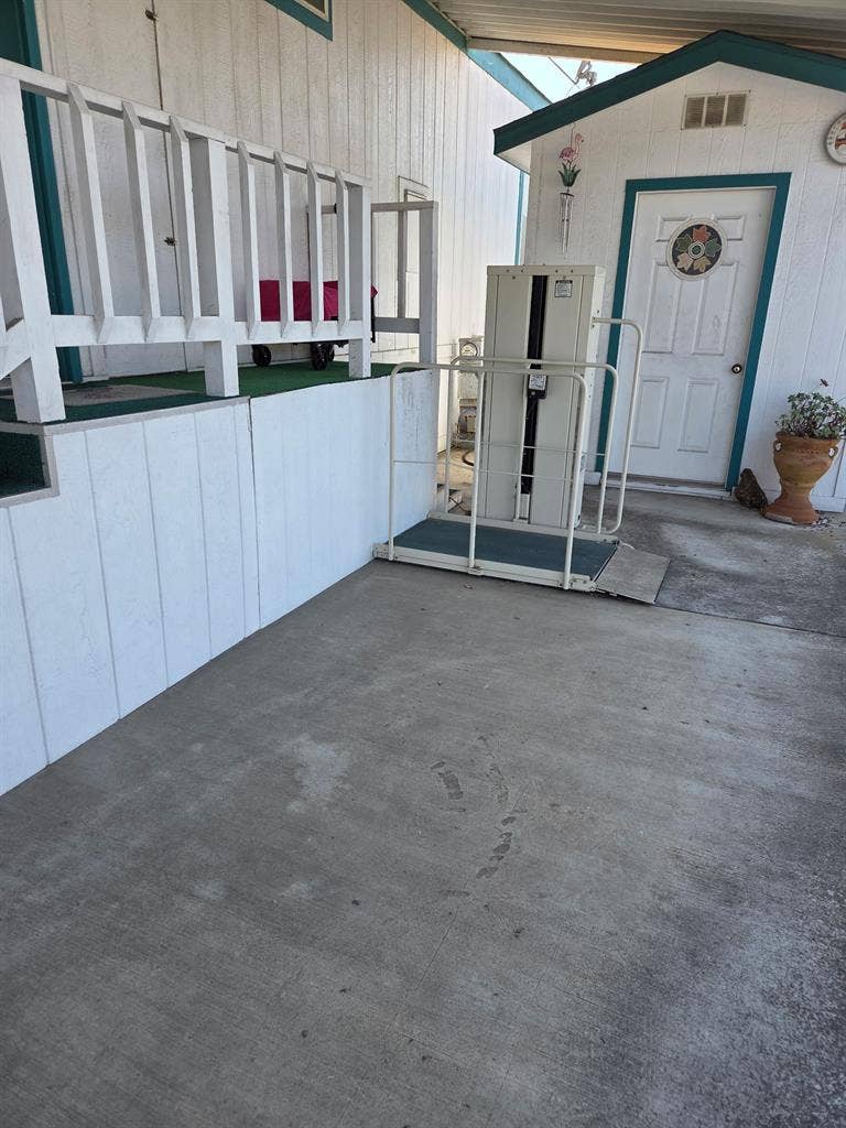 Room for rent in Senior Park