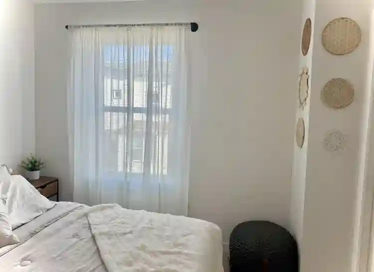 Roommate w/PRIVATE FULL bath