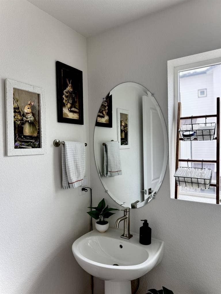 Roommate w/PRIVATE FULL bath
