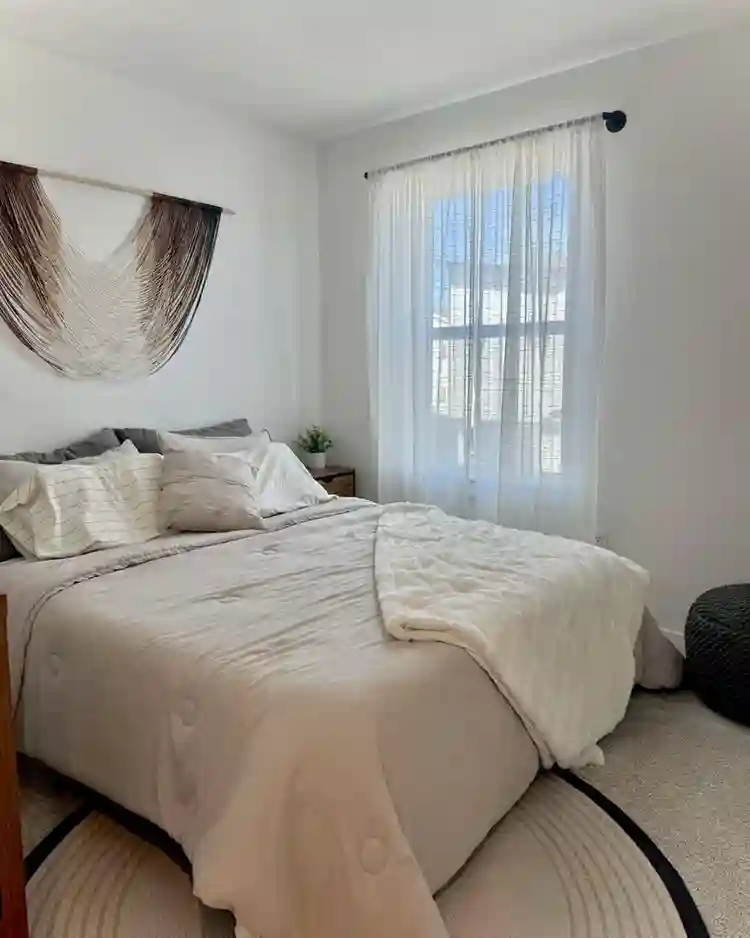 Roommate w/PRIVATE FULL bath